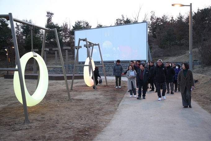 남양주시가 지난 8일 가운사거리 인근 다산원에서 열린 ‘다산역사공원 경관조명 준공기념 음악회’를 성황리에 마쳤다. (사진=남양주시 제공)