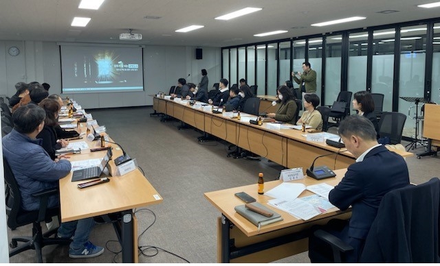 13일 인천시청 회의실에서 ‘백령·대청 세계지질공원 인증을 위한 특별대책반’ 회의가 열렸다. ( 사진 = 인천시 제공 )