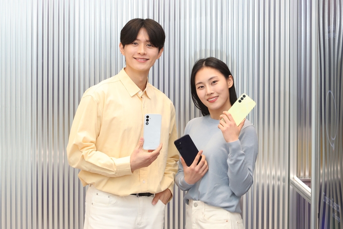 국내 출시되는 '갤럭시 A15 LTE'를 소개하는 모습. (사진=삼성전자 제공)