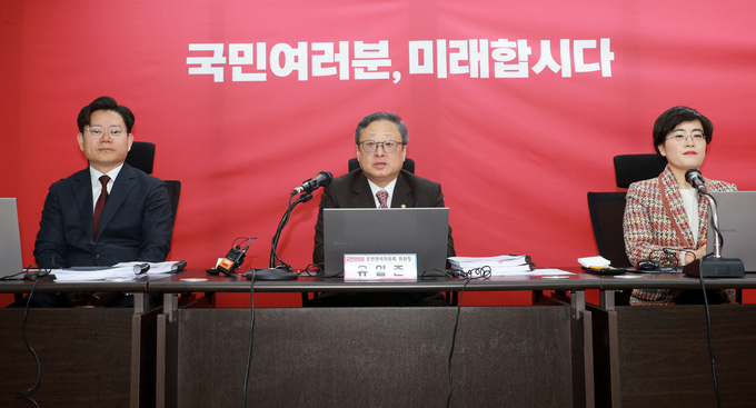 국민의힘의 비례대표 위성정당인 국민의미래는 여성 장애인인 최보윤 변호사와 탈북민 출신 박충권 현대제철 책임연구원을 비례대표 후보 1번, 2번에 각각 배치했다. (사진=연합뉴스)