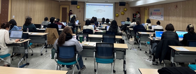인천 어린이집 원장과 보육 교직원을 대상으로 관리시스템 사용자 교육을 실시하고 있다. ( 사진 = 인천시 제공 ) 