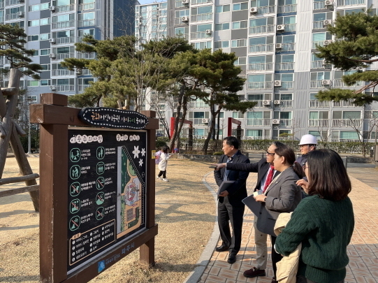 파주시가 어린이놀이시설 약 700곳에 정보통신기술(ICT) 기반의 ‘어린이놀이시설 스마트 안전관리시스템’을 구축할 계획이다. (사진=파주시 제공)