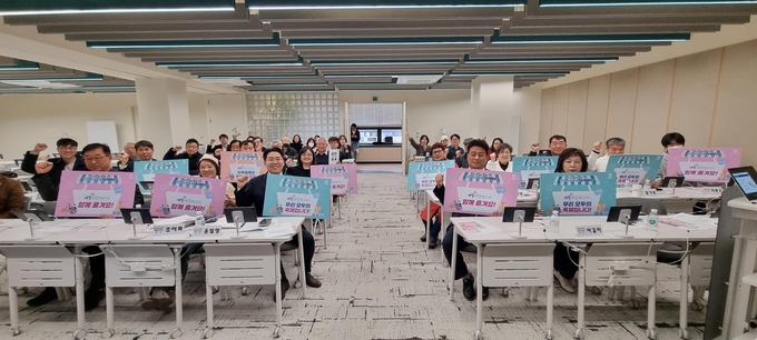 지난 19일 진행된 ’2024년 3월 중 소상공인 정기회의’ 현장 모습. (사진=수원시 제공)