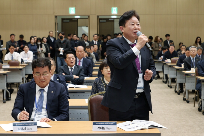 서태원 가평군수가 '인구감소 지역 정부-지자체 토론회'에 참석해 정부 지원 및 협조를 건의하고 있다. (사진=가평군 제공)