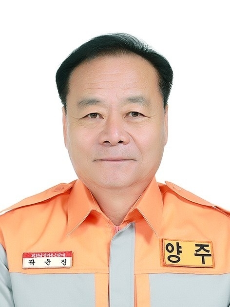 국무총리상을 수상한 회천의용소방대 곽윤진 고문 (사진=양주소방서 제공)