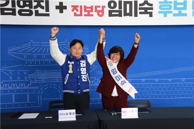 지난 19일 수원병 선거구에서 김영진 더불어민주당 후보와 임미숙 진보당 후보가 김영진 후보로 야권단일화에 합의했다. (사진=더불어민주당 경기도당 제공)