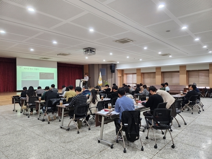 계약직 직무교육 모습. 