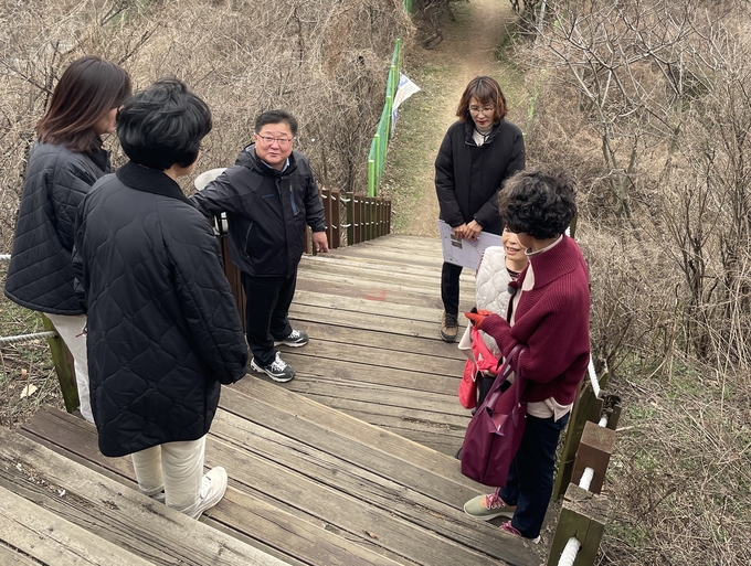 용인특례시 기흥구는 5월까지 신갈공원 등 등산로 재정비 공사를 완료할 예정이다. (사진=용인시 제공)