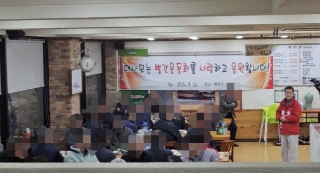 지난 22일 오후 김포시 대곶면 소재의 한 식당에서 홍철호(국힘·김포을) 국회의원 후보가 인사하고 있는 모습. (사진=더불어민주당 경기도당 제공)