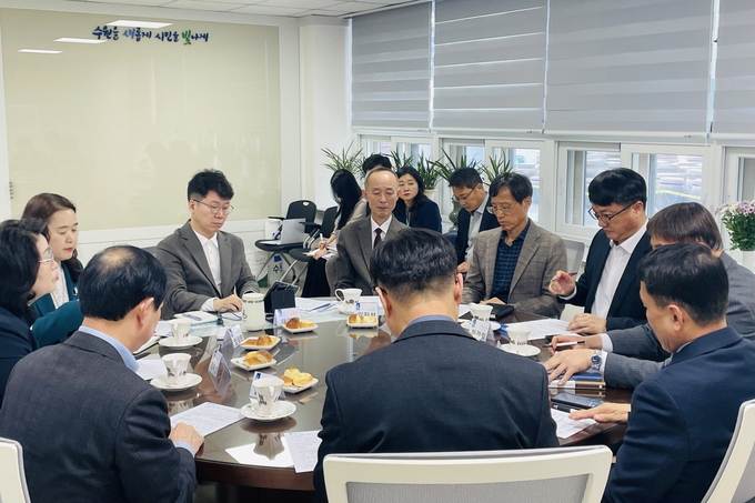 지난 25일 진행된 ‘직업계고등학교장 간담회’ 현장 모습. (사진=수원시 제공)