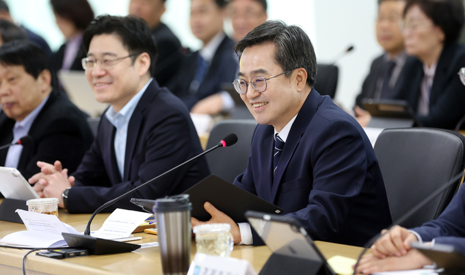 27일 경기도청 율곡홀에서 김동연 경기도지사가 도정 열린회의를 주재하고 있다.