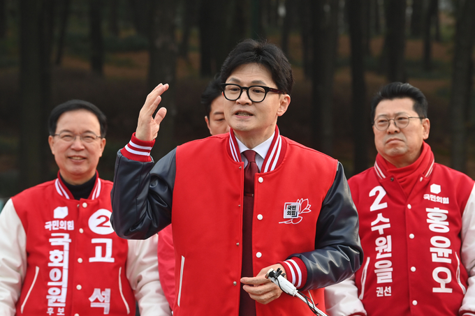 27일 수원 올림픽공원에서 진행된 국민의힘 국회의원 후보 거리인사 행사에서 한동훈 국민의힘 비상대책위원장 겸 총괄선거대책위원장이 발언하고 있다. (사진=옥지훈 기자)