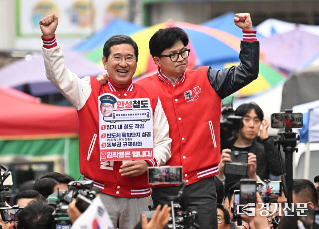 김학용 후보가 한동훈 비대위원장과 함께 안성 서인사거리에서 유세를 하고 있다. (사진=김학용 후보 선거캠프 제공)