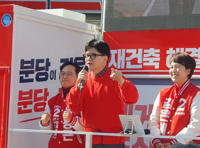 31일 성남시 분당구 오리역 광장에서 진행된 국민의힘 선거 유세 현장에서 한동훈 총괄선거대책위원장이 발언하고 있다. (사진=이근 기자)