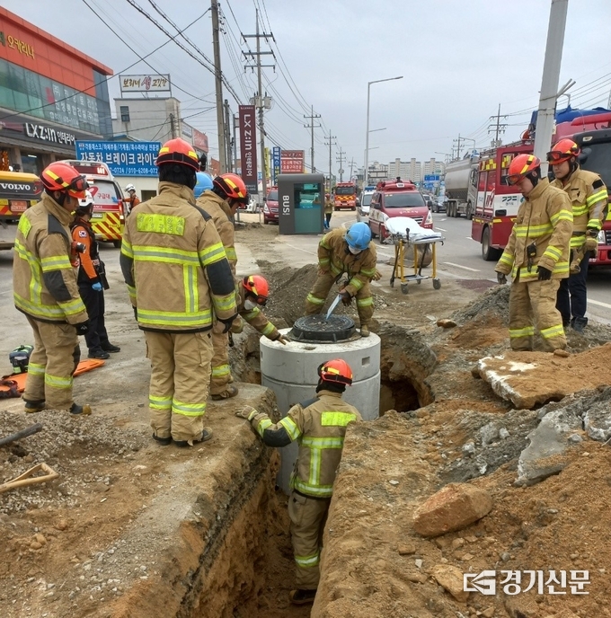 사고난 배수관로 공사 현장. (사진=안성소방서 제공)