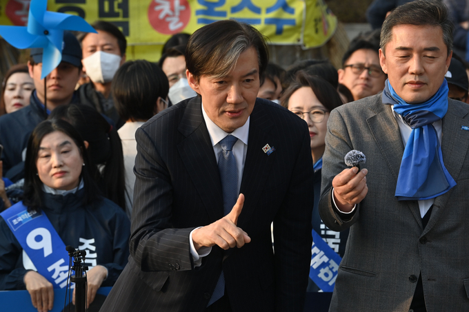 조국 조국혁신당 대표가 1일 성남시 야탑역 앞 광장에서 기자회견을 열고 발언하고 있다. (사진=옥지훈 기자)
