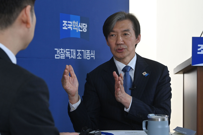 조국 조국혁신당 대표가 지난 1일 경기신문과 인터뷰하는 모습. (사진=옥지훈 기자)