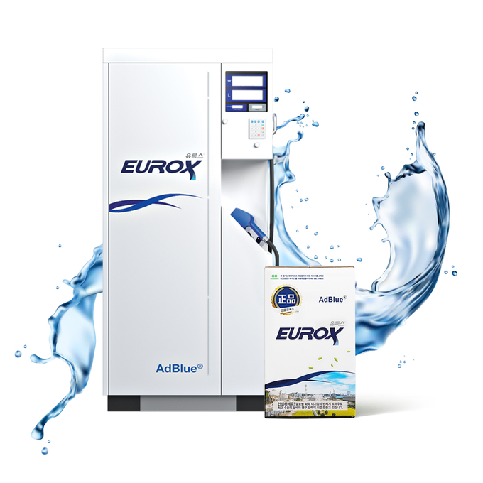 유록스 요소수 주입기(EBD Eurox Bulk Dispenser)와 유록스 10리터 제품. (사진=롯데정밀화학 제공)