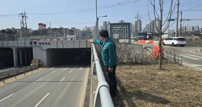 임병택 시장은 관계 공무원, 전문가들과 함께 해당 지역에 방문해 시설물을 집중적으로 미리 살피는 현장 점검을 진행했다. (사진=시흥시 제공)