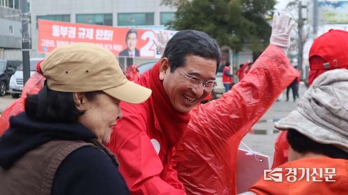 유세중인 김학용 후보. (사진=김학용 후보 선거 캠프)
