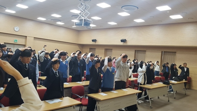지난 3일 진행된 ‘2024년 학교 4-H 신입회원 입단식’ 현장 모습. (사진=수원시 제공)