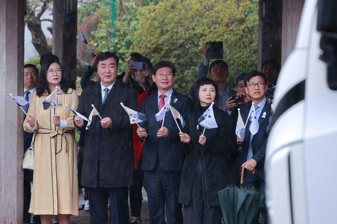 이상일 용인시장이 자이언트 판다 ‘푸바오’ 환송식에 참여하고 있다. (사진=용인시 제공)