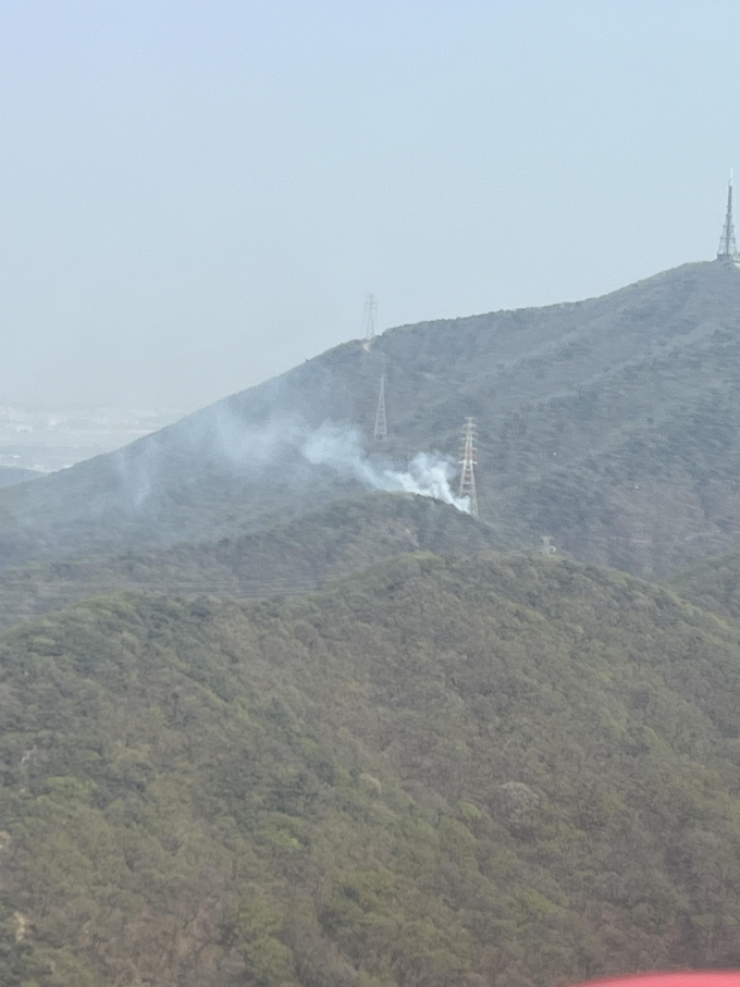 7일 오후 2시 17분쯤 인천 서구 공촌동 계양산에서 불이 나 1시간 58분 만인 오후 4시 15분쯤 완진됐다. ( 사진 = 인천소방본부 제공 )