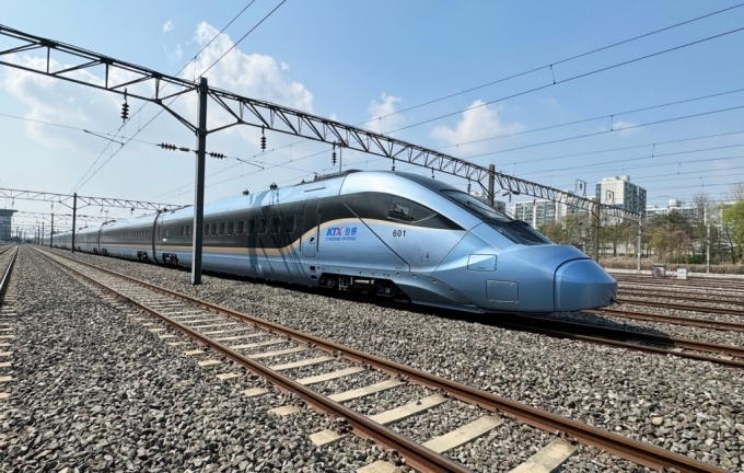 현대로템이 제작한 KTX-청룡. (사진=현대로템 제공)