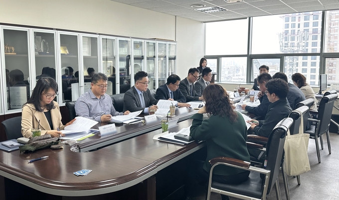 안양시사회복지협의회가 8일 국제나은병원 회의실에서 제2차 임시이사회를 하고 있다.(사진=안양시사회복지협의회 제공)