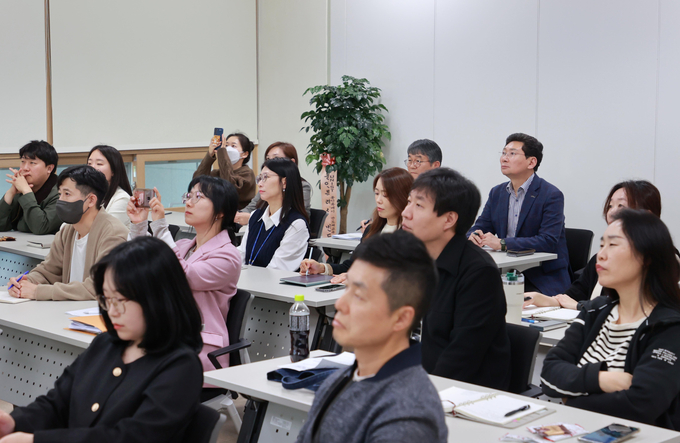 용인시가 ‘UNIST와 함께하는 반도체 직원 교육’을 열었다. (사진=용인시 제공)<br>

