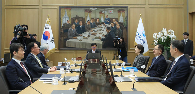 이창용 한국은행 총재가 12일 오전 서울 중구 한국은행에서 열린 금융통화위원회 본회의에서 회의를 주재하고 있다. (사진=한국은행 제공)