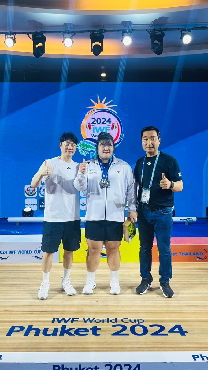  2024 IWF월드컵역도대회 3개 부문의 은메달을 수상한 박혜정 선수. (사진=고양시 제공)