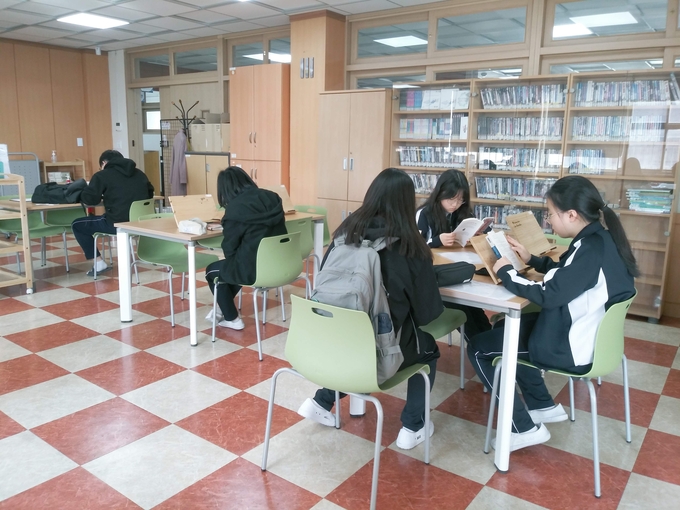 구리시 토평중 ‘북모닝’ 아침독서 프로그램. (사진=구리남양주교육지원청 제공)