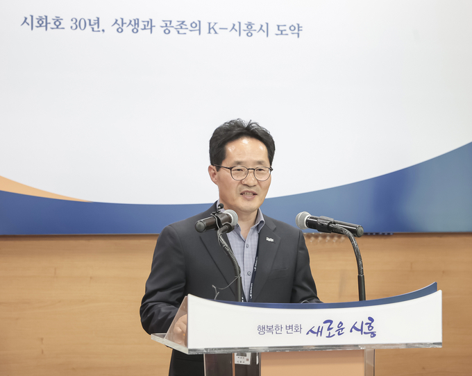 백종만 경제국장은 16일 시청 브리핑룸에서 언론브리핑을 열고, 봄맞이 ‘달콤축제’, 여름 ‘해양축제’, 가을 ‘그린 페스타’, 겨울 ‘산타 페스타’로 이루어진 ‘거북섬 사계절 축제 추진 계획’을 발표했다. (사진=김원규 기자)