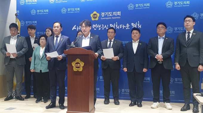 조성환(민주·파주2) 경기도의회 교육기획위원회 부위원장이 17일 오후 경기도의회 브리핑룸에서 열린 기자회견에서 발언을 하고 있다. (사진=나규항 기자)