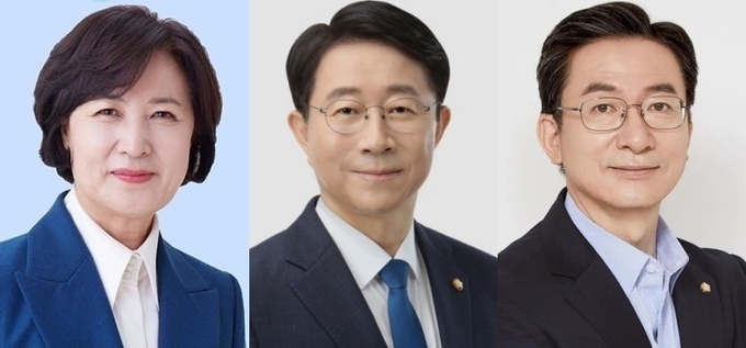 (왼쪽부터) 더불어민주당 6선 추미애 당선인·조정식 의원과 5선 정성호 의원. (사진=경기신문DB)