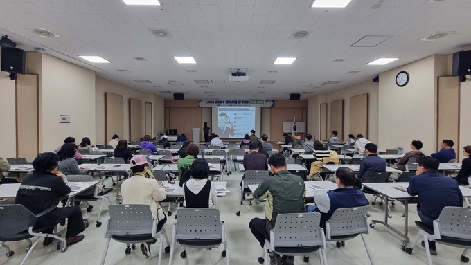 시흥시 ‘2024 정비사업 아카데미 주말 기초과정’을 진행했다. (사진=(재)시흥시도시재생지원센터 제공)
