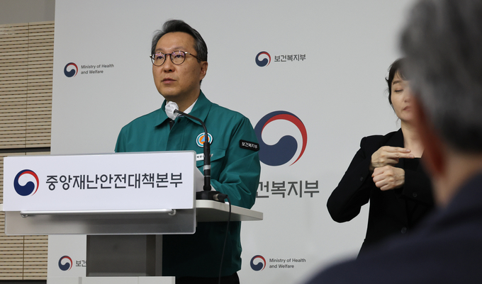 박민수 보건복지부 제2차관이 24일 정부세종청사에서 의사 집단행동 중앙재난안전대책본부 브리핑을 하고 있다. (사진=연합뉴스)