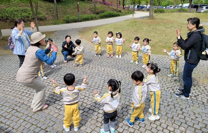 화성형 유아숲 프로그램 모습. (사진=화성시 제공)