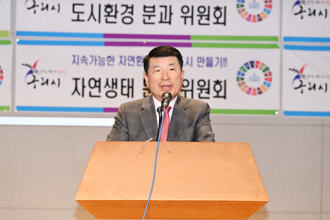 구리지속가능발전협의회 제27차 정기총회에서 백경현 공동의장이 인사말을 하고 있다.(사진=구리시 제공) 