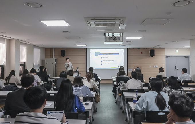 시흥시는 지난 26일 시흥ABC행복학습타운에서 공직자들을 대상으로 보도자료 작성 실무 능력 향상 교육을 진행했다. (사진=시흥시 제공)