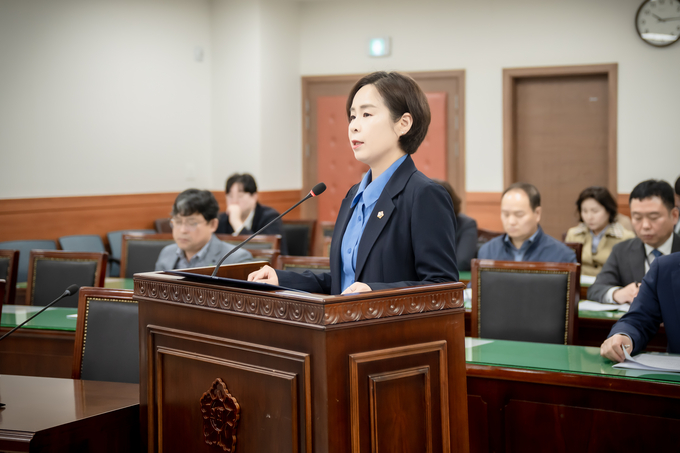 정현미 의원이 남양주시의회 자치행정위원회에서 조례 발의를 위해 제안설명을 하고 있다. (사진=남양주시의회 제공)