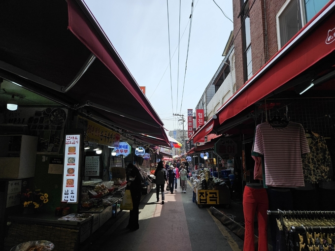 구리시 구도심 상권이 차양 정비 사업으로 새단장했다. (사진=구리시 제공)
