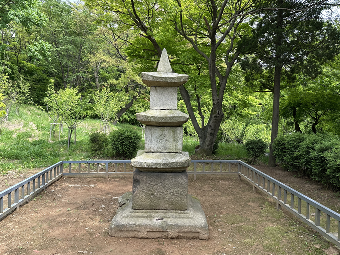 봉일사지 삼층석탑 모습. ( 사진 = 김주헌 기자 )