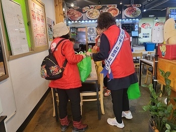 군포시 군포2동 지역사회보장협의체가 최근 지사각지대 위기가구 발굴 캠페인을 진행했다. (사진=군포시 제공)