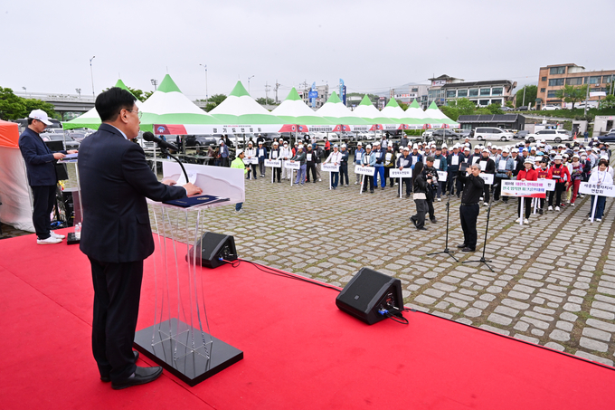 제1회 대한노인회장배 전국 임지원 파크골프대회 개최식이 열리고 있다. (사진=양평군 제공)