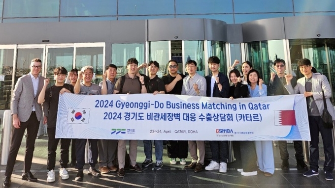 지난 22~28일 비관세장벽 대응 중동 수출상담회에 참가한 경기도 기업인들이 현지 바이어 방문 전 기념촬영을 하고 있다. (사진=경기FTA통상진흥센터 제공)