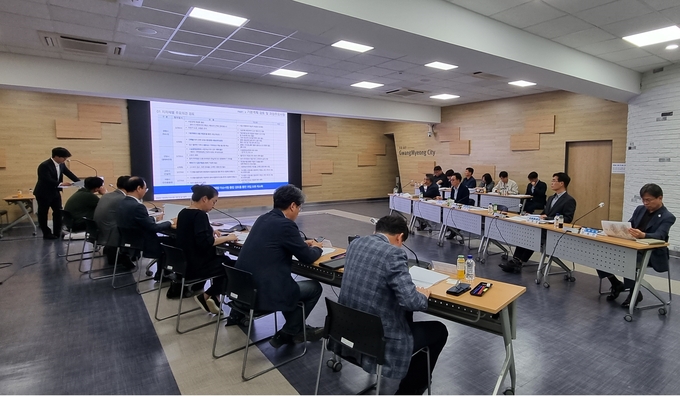 광명시는 지난 달 29일 시청 중회의실에서 ‘안양천 지방정원 조성사업 기본 및 실시설계 용역’ 착수보고회를 개최했다. (사진=광명시 제공).