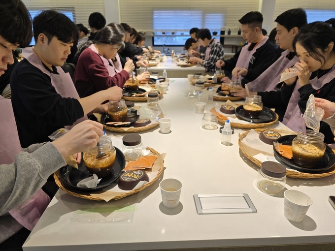 김포시가 신입 직원들을 대상으로 '감정노동공무원 마음처방 교육'을 실시하고 있다. (사진=김포시 제공)