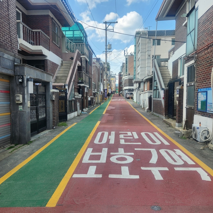  수원중부경찰서가 창용초등학교 인근에 어린이 보호구역을 설치했다. (사진=수원중부경찰서 제공)